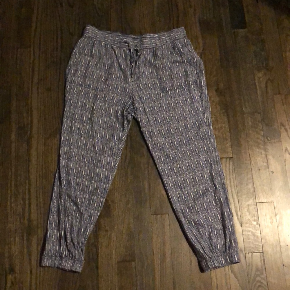 GAP - Blue and White cropped pants